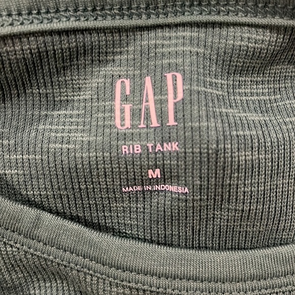 NWOT Gap Ribbed Halter Top - Picture 3 of 4